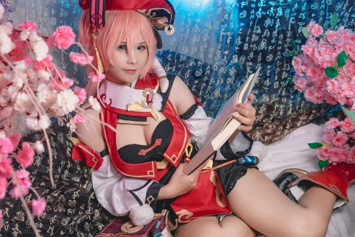 01_Pyoncos_cosplay_Yanfei_Genshin_Impact_1.webp